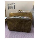 AMERICAN TOURISTER - BROWN VINYL GARMENT BAGS,