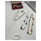ASSORTED COSTUME JEWELRY, FAUX PEARL AND BEADED