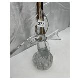 CLEAR GLASS SWAN FIGURINE, TEXTURED ROUND BASE.