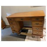HAMPSHIRE COLONIAL HOUSE PEDESTAL DESK,