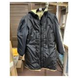 TOTES REVERSIBLE PUFFER JACKET W/ NYLON SHELL,