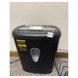 AMAZON BASICS CROSS-CUT PAPER SHREDDER W/ CD/DVD
