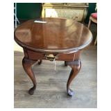 PENNSYLVANIA HOUSE WOODEN END TABLE, ROUND TOP,