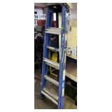LOUISVILLE FIBERGLASS LADDER, BLUE, MODEL