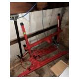 RED DRYWALL PANEL LIFT, MECHANICAL HAND CRANK,