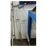 ALUMINUM ADJUSTABLE CRUTCHES, METAL PAINT POLES