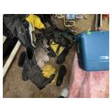 RUBBERMAID 21 GAL STORAGE TOTE, ASSORTED RUBBER