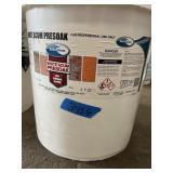 EACO CHEM WHITE SCUM PRESOAK, PROFESSIONAL USE,