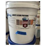 EACO CHEM WHITE SCUM PRESOAK, PROFESSIONAL USE,