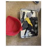 WOOSTER PAINT ROLLER TRAY W/ RED PAINT SCOOP,