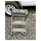 WERNER ALUMINUM FOLDING STEP STOOL WORK PLATFORM.