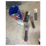 GLIDDEN PAINT BUCKET, HYPER TOUGH PUTTY KNIVES,