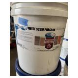 EACO CHEM WHITE SCUM PRESOAK, PROFESSIONAL USE,