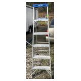 ALUMINUM EXTENSION LADDER, A-FRAME CAPABLE.