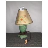 CERAMIC GREEN TABLE LAMP, FLORAL RELIEF BASE, VTG