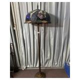 TIFFANY-STYLE FLOOR LAMP, STAINED GLASS SHADE,