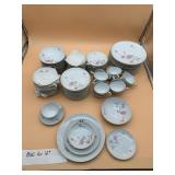 ROYAL COURT FINE CHINA DINNERWARE SET, CARNATION