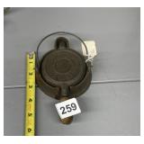 WAGNER SIDNEY O CAST IRON WAFFLE IRON W/ WOODEN