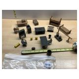 MARX TOYS VTG PLASTIC MINIATURE FURNITURE,