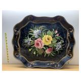 SCALLOPED SERVING TRAY, BLACK BACKGROUND, GILT