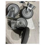 4 INDUSTRIAL METAL CASTERS, RUBBER WHEELS, 100 C