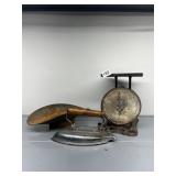 VTG COUNTERTOP SCALE, METAL SCOOP W/ WOOD HANDLE,