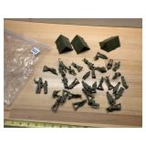 CLARK TOYS VTG GREEN PLASTIC ARMY MEN & TOY