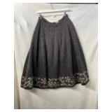 VTG ALAFOSS WOOL SKIRT EST SIZE S/M W/ SMALL HOLE
