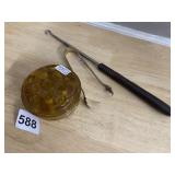 VTG WOOD HANDLE SHOE FASTNER TOOL, METAL TONGS,