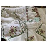 WHITE LINEN TABLE LINEN SET, RED & GREEN