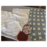 ASSORTED LACE & EMBROIDERED LINENS, CROCHETED
