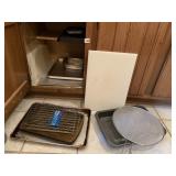 ASSORTED KITCHEN BAKEWARE, BAKING PANS, COOLING