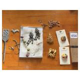 LA MODE RHINESTONE EARRINGS (2 PR), RSS LETTER