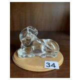 CLEAR CRYSTAL RAM FIGURINE ON WOODEN BASE.