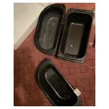 BLACK METAL LOAF PANS.