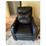 BLACK LEATHER RECLINER CHAIR, ROLLED ARMS, TUFTED