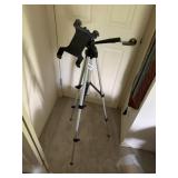 KODAK TRIPOD W/ ADJUSTABLE TABLET MOUNT, ALUMINUM