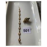 VTG CAMEO LINK BRACELET, METAL CONCH SHELL CHARM.