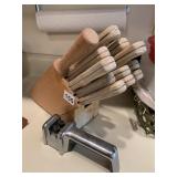 CHICAGO CUTLERY - KNIFE BLOCK SET W/ SHARPENER,