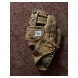 SPALDING BASEBALL GLOVE, LOU BOUDREAU
