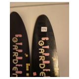 GARDES ADULT SKIS.