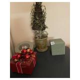 HOLIDAY DECOR, BEADED TOPIARY, DECORATIVE GIFT