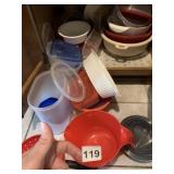ASSORTED KITCHEN PLASTIC FOOD STORAGE CONTAINERS,