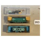 HO SCALE TRAIN CARS AND ACCESSORIES, INCLUDES PC