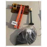 MODEL TRAIN ACCESSORIES, INCL. WIRED LAMP POST,