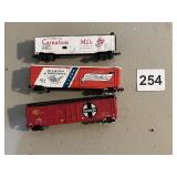 BACHMANN MODEL TRAIN FREIGHT CARS, CARNATION MILK