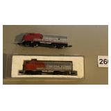 MODEL TRAIN LOCOMOTIVES, SANTA FE LIVERY, RED AND