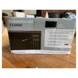 FARBERWARE CLASSIC COMPACT COUNTERTOP MICROWAVE