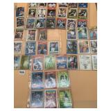 ASSORTED BASEBALL AND BASKETBALL TRADING CARDS,