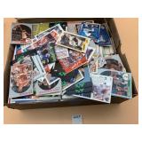 ASSORTED BASEBALL AND BASKETBALL TRADING CARDS,